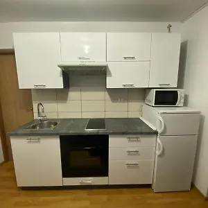 Apartman Marko, Vir