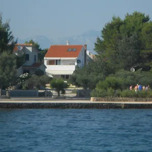Apartman Niko, Vir