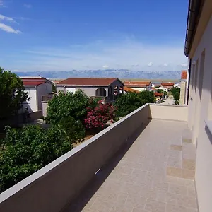 Apartman Domani, Vir
